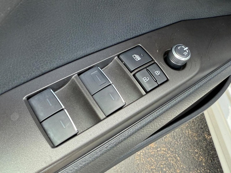 Toyota Camry Vehicle Image 15