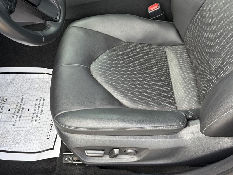 Toyota Camry Vehicle Image 16