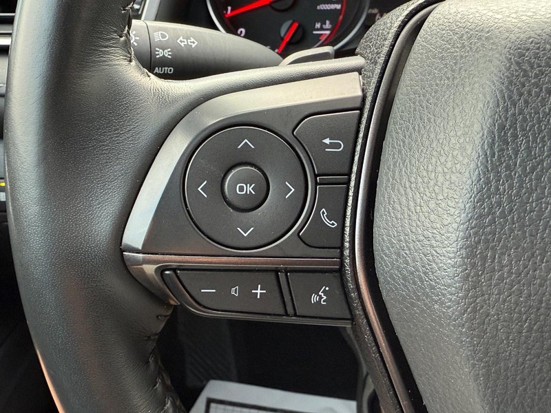 Toyota Camry Vehicle Image 17