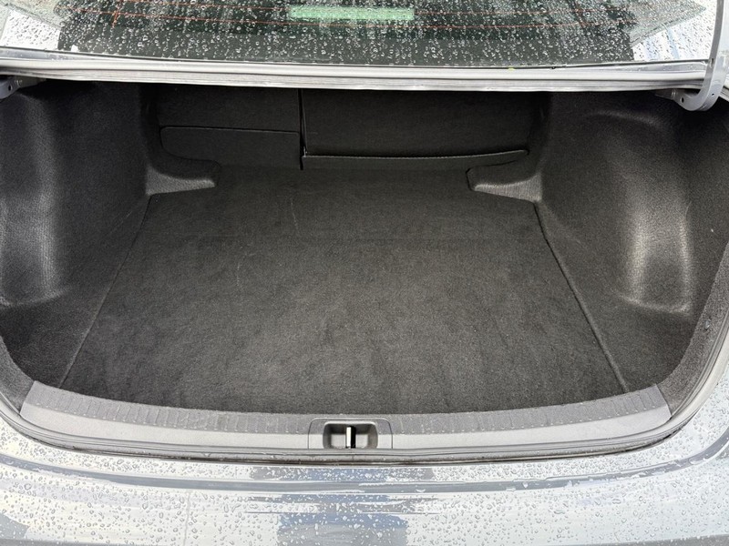 Toyota Corolla Vehicle Image 4