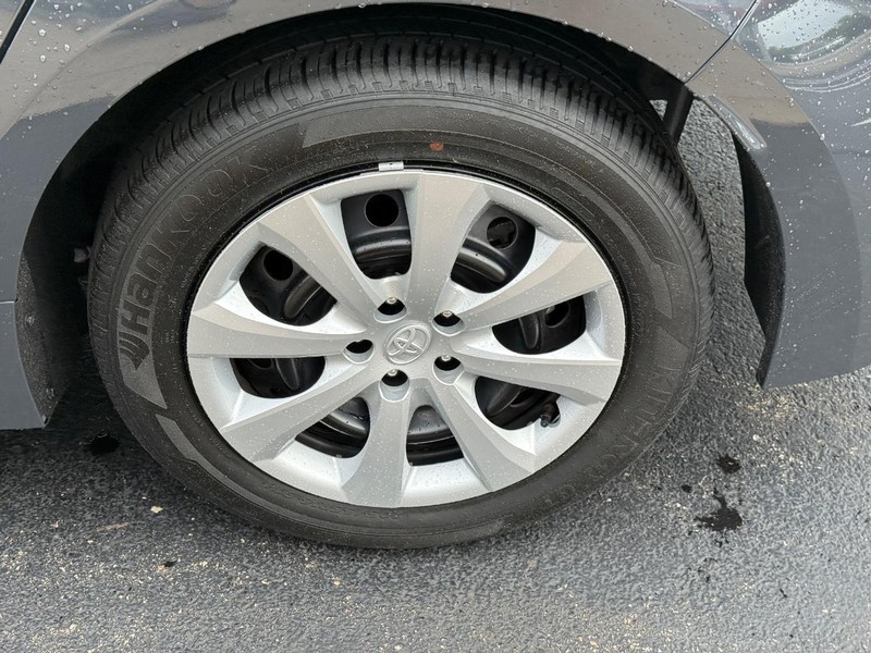 Toyota Corolla Vehicle Image 8