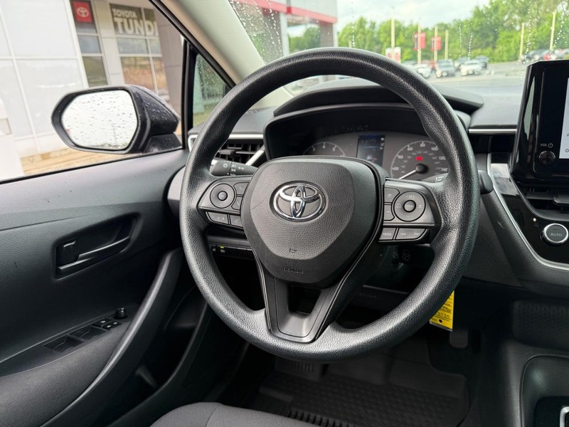 Toyota Corolla Vehicle Image 13