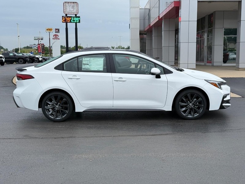 Toyota Corolla Vehicle Image 2