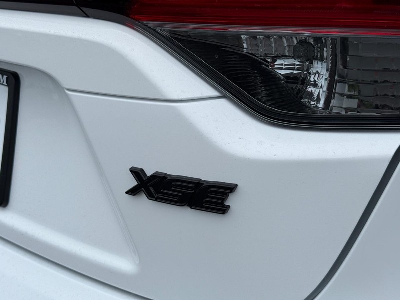 Toyota Corolla Vehicle Image 4