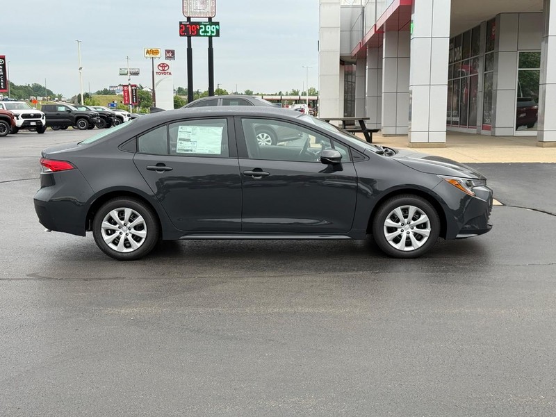 Toyota Corolla Vehicle Image 2