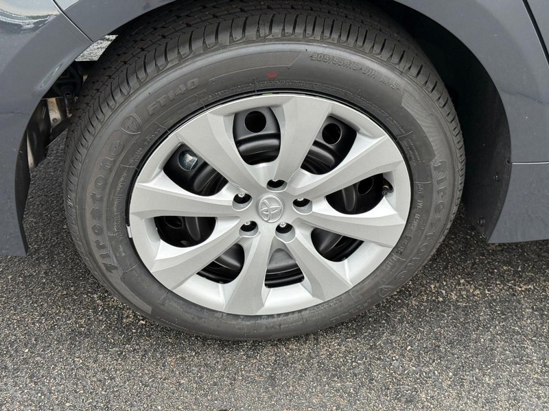 Toyota Corolla Vehicle Image 5