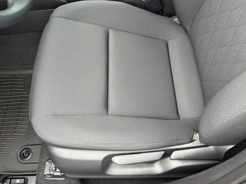 Toyota Corolla Vehicle Image 11