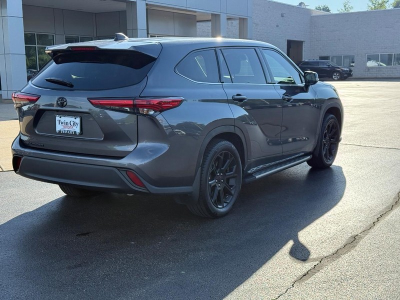 Toyota Highlander Vehicle Image 3