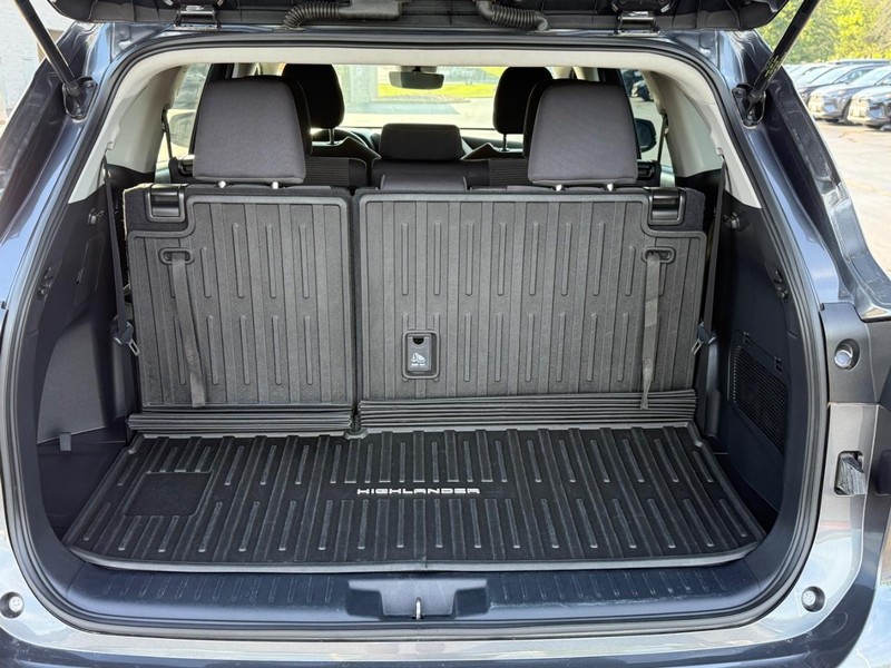 Toyota Highlander Vehicle Image 4