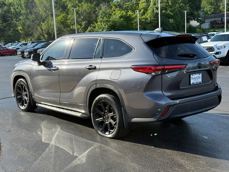 Toyota Highlander Vehicle Image 6