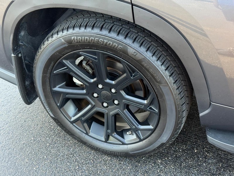 Toyota Highlander Vehicle Image 9