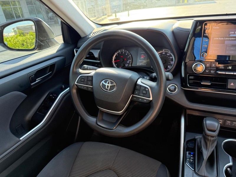 Toyota Highlander Vehicle Image 13