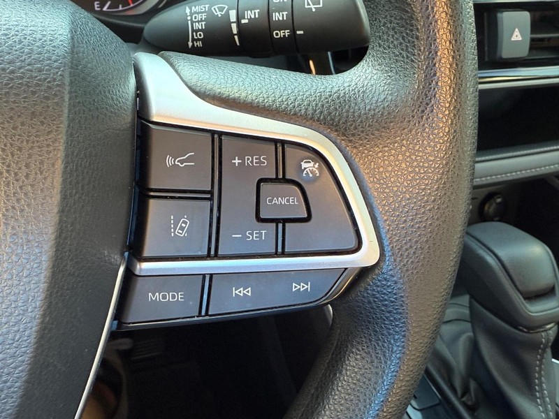 Toyota Highlander Vehicle Image 18