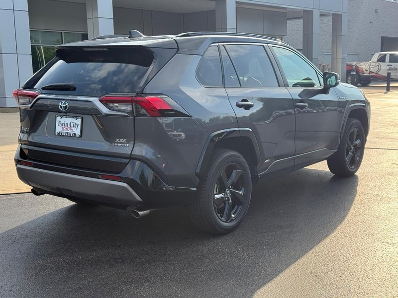 Toyota RAV4 Hybrid Vehicle Image 3