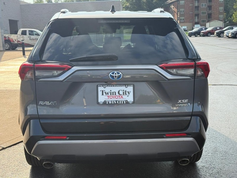 Toyota RAV4 Hybrid Vehicle Image 5