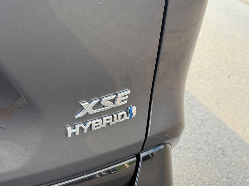 Toyota RAV4 Hybrid Vehicle Image 6
