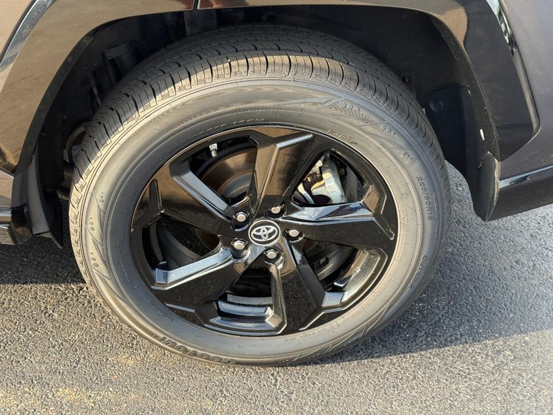 Toyota RAV4 Hybrid Vehicle Image 8