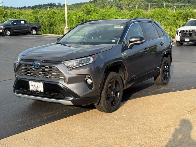 Toyota RAV4 Hybrid Vehicle Image 9
