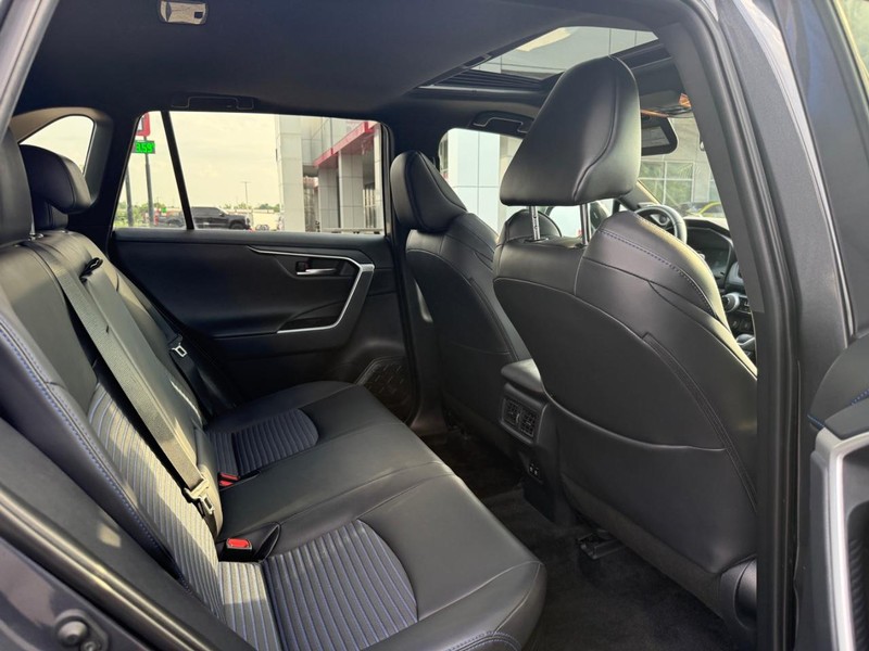 Toyota RAV4 Hybrid Vehicle Image 11