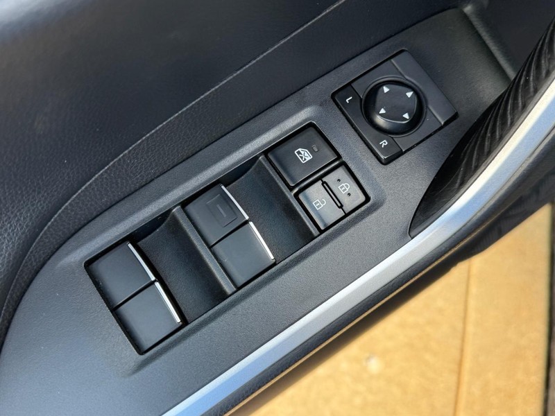 Toyota RAV4 Hybrid Vehicle Image 15