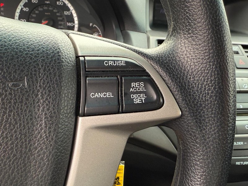 Honda Accord Coupe Vehicle Image 16