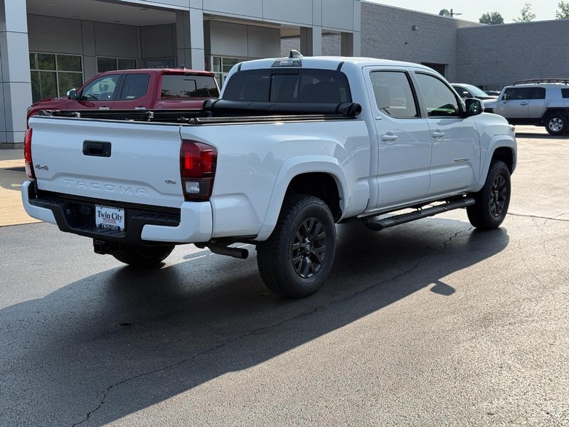 Toyota Tacoma 4WD Vehicle Image 3