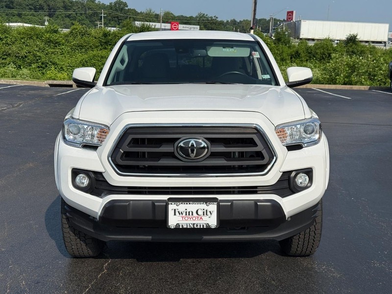 Toyota Tacoma 4WD Vehicle Image 10