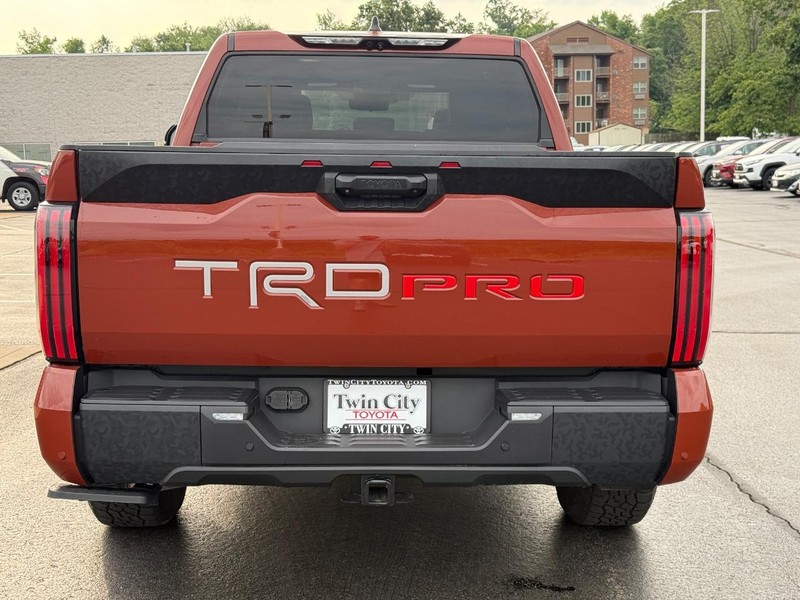 Toyota Tundra 4WD Hybrid Vehicle Image 5