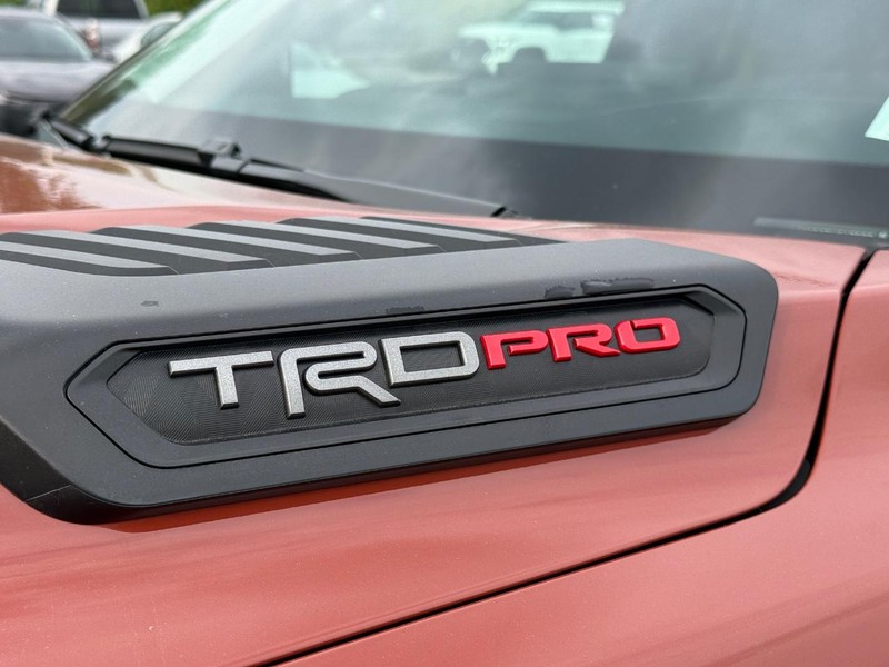 Toyota Tundra 4WD Hybrid Vehicle Image 9