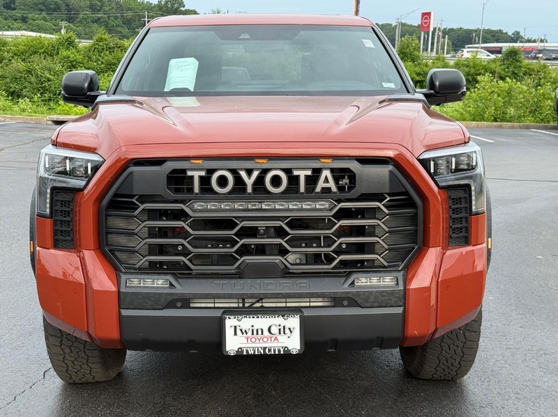 Toyota Tundra 4WD Hybrid Vehicle Image 10