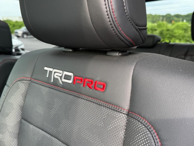 Toyota Tundra 4WD Hybrid Vehicle Image 18