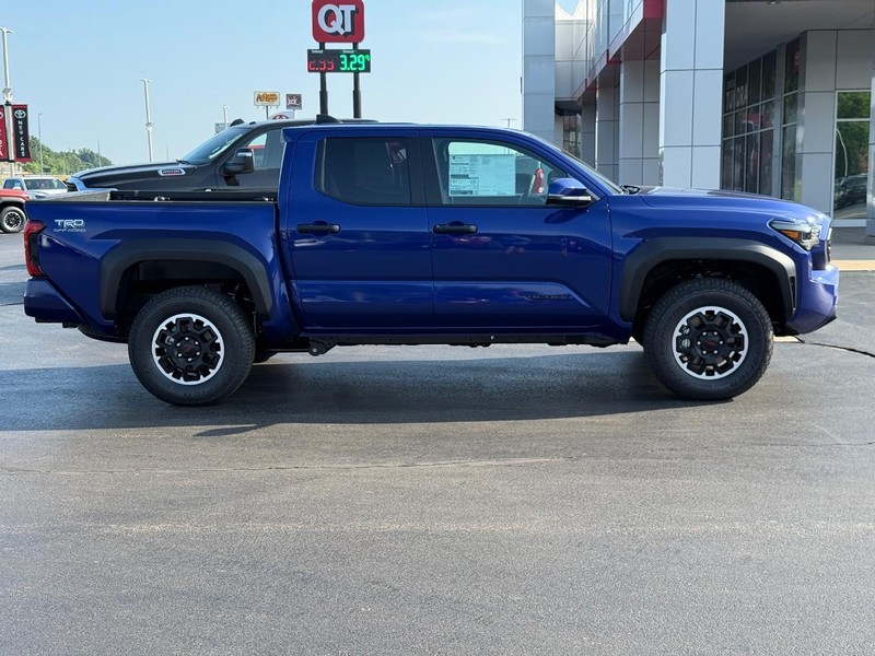 Toyota Tacoma 4WD Vehicle Image 2