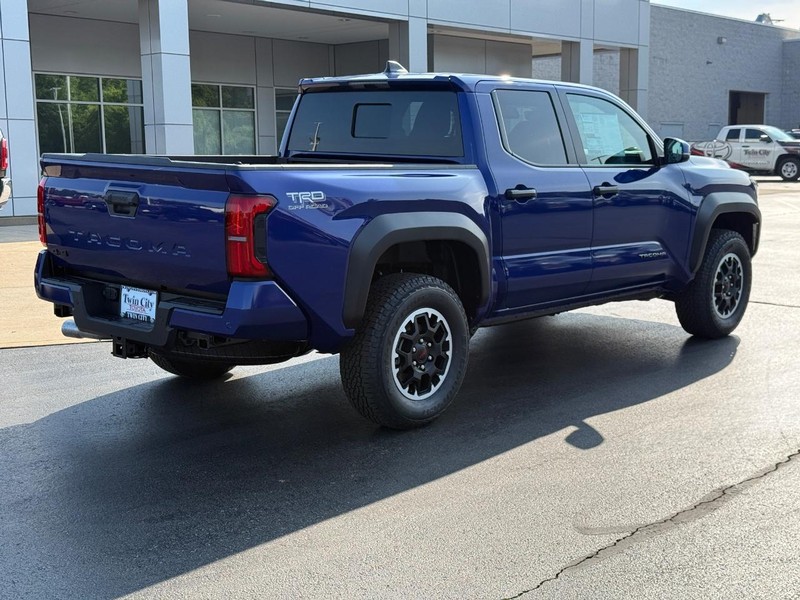 Toyota Tacoma 4WD Vehicle Image 3