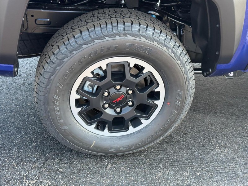 Toyota Tacoma 4WD Vehicle Image 5