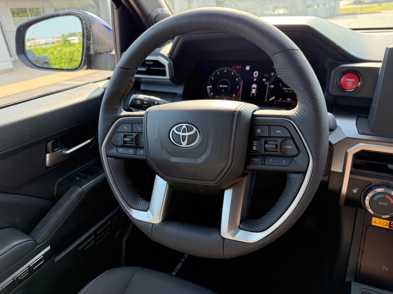 Toyota Tacoma 4WD Vehicle Image 8