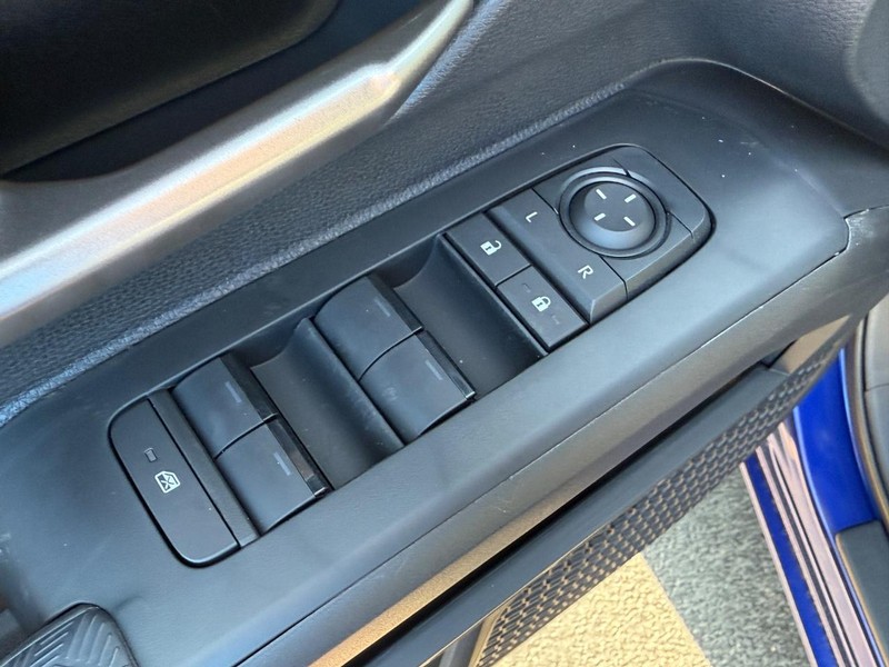 Toyota Tacoma 4WD Vehicle Image 10