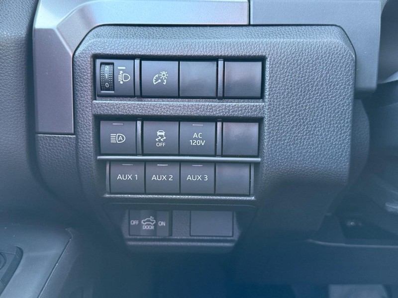 Toyota Tacoma 4WD Vehicle Image 12
