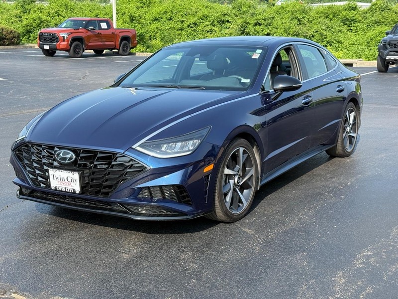 Hyundai Sonata Vehicle Image 8