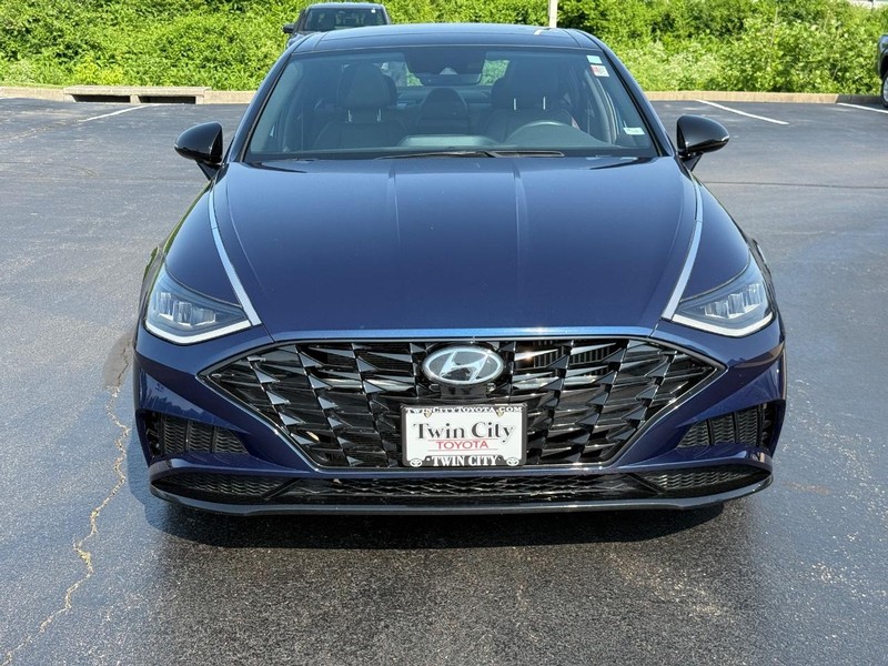 Hyundai Sonata Vehicle Image 9