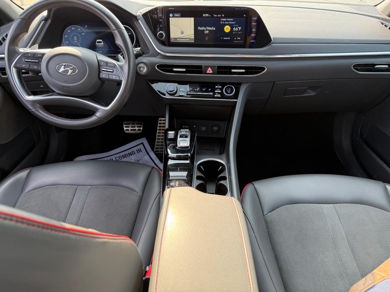 Hyundai Sonata Vehicle Image 11