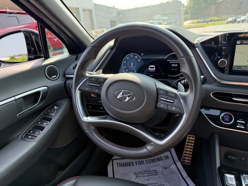 Hyundai Sonata Vehicle Image 12