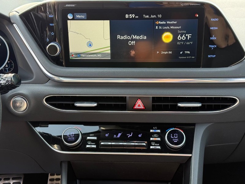 Hyundai Sonata Vehicle Image 13