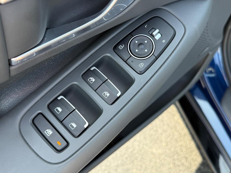 Hyundai Sonata Vehicle Image 14