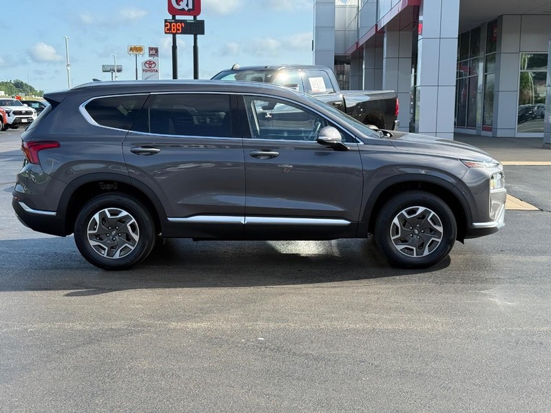 Hyundai Santa Fe Hybrid Vehicle Image 2