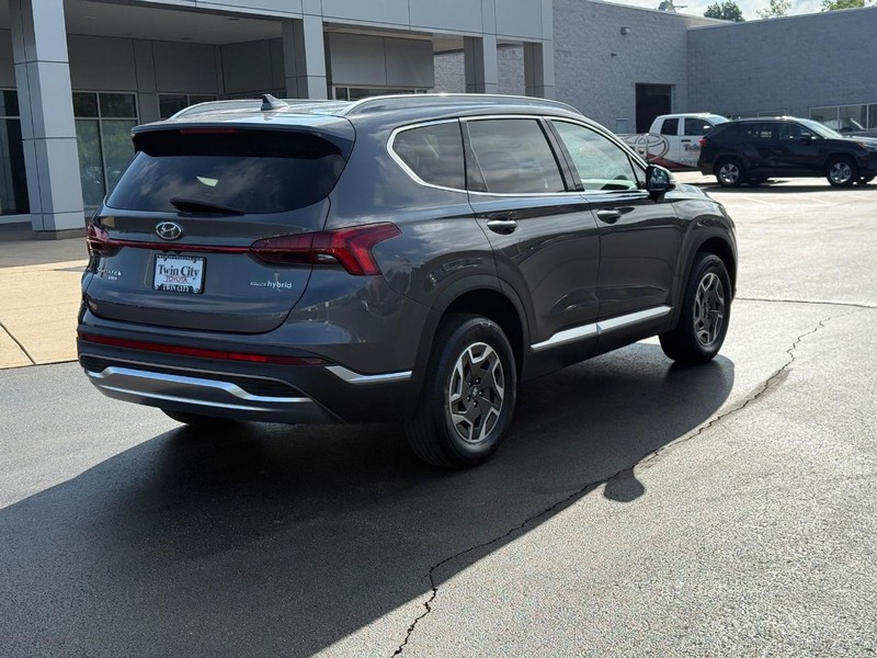 Hyundai Santa Fe Hybrid Vehicle Image 3