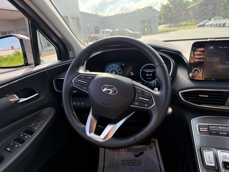 Hyundai Santa Fe Hybrid Vehicle Image 12