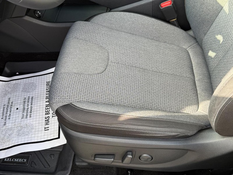 Hyundai Santa Fe Hybrid Vehicle Image 16