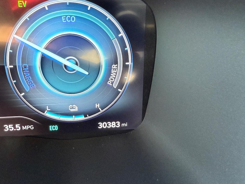 Hyundai Santa Fe Hybrid Vehicle Image 20