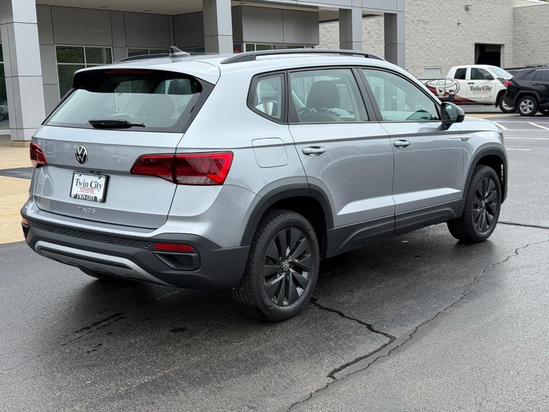 Volkswagen Taos Vehicle Image 3