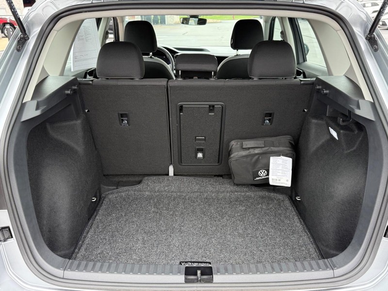 Volkswagen Taos Vehicle Image 4